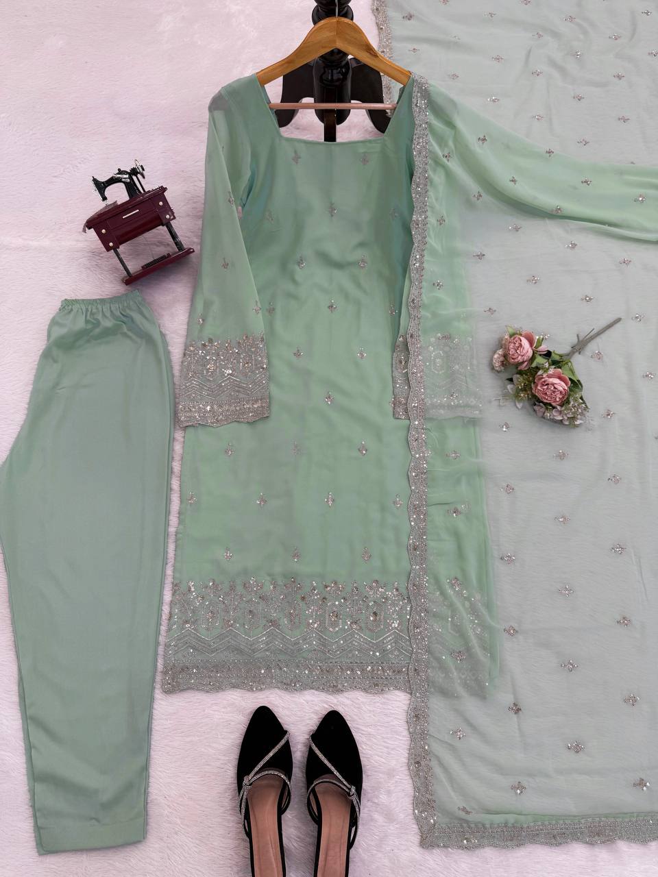 Noor Lace Sequins Classic Set